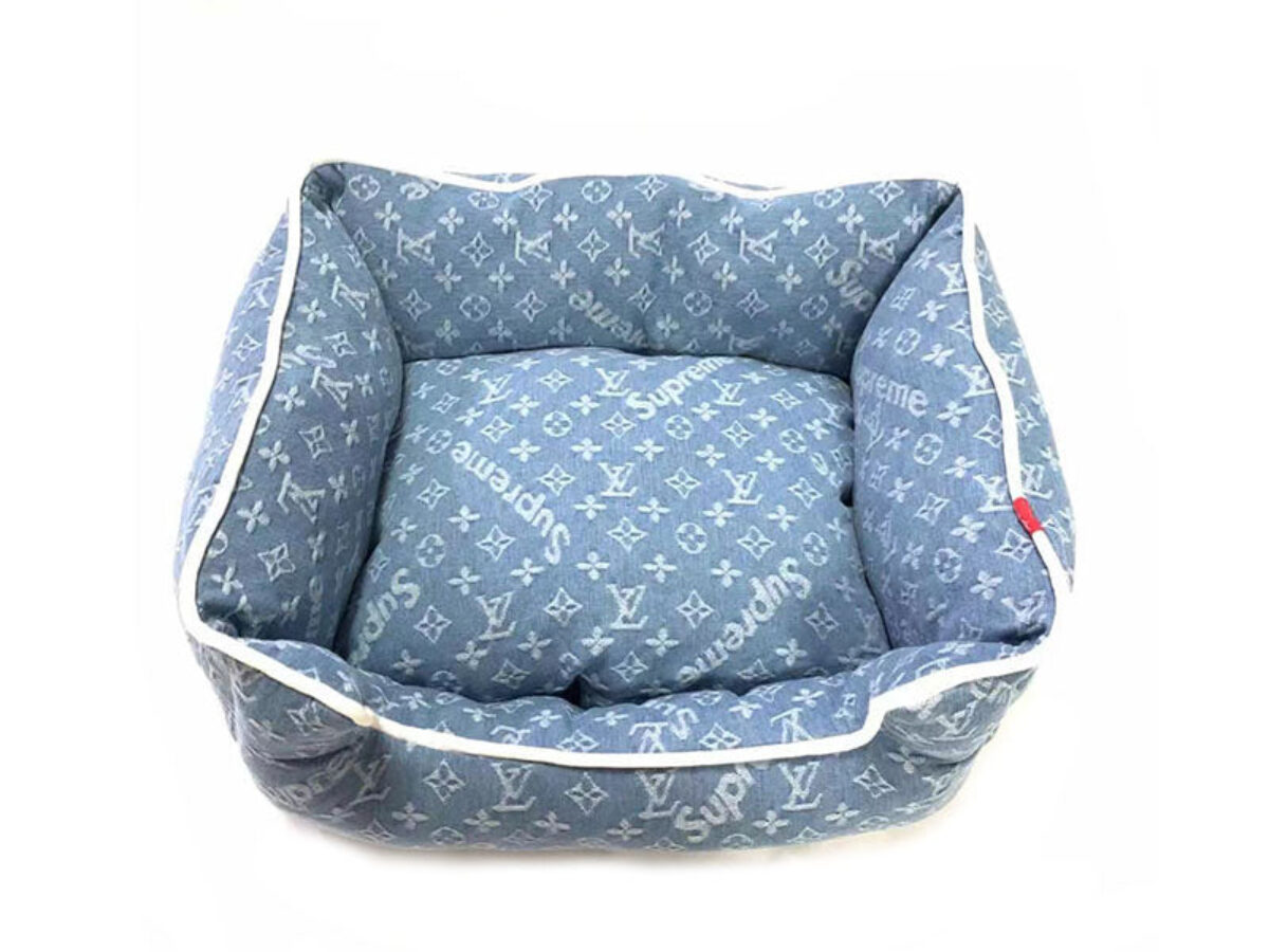 Supreme lv 2024 dog bed