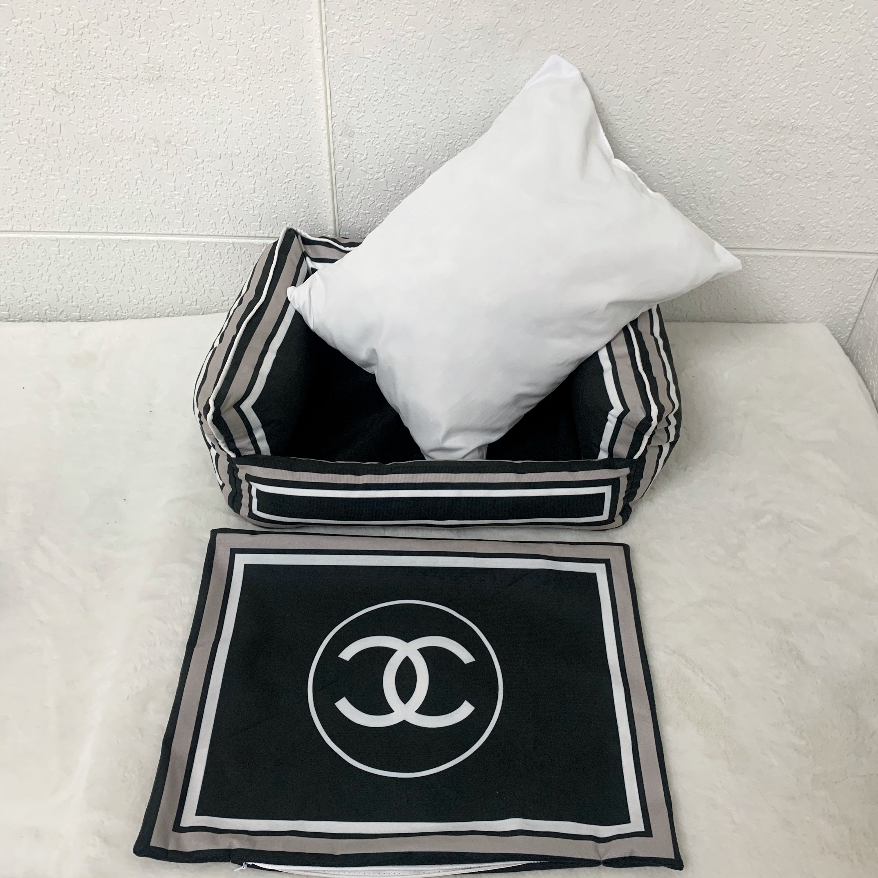 Designer Dog Bed Chanel - 2023 - Puppy Streetwear Shop