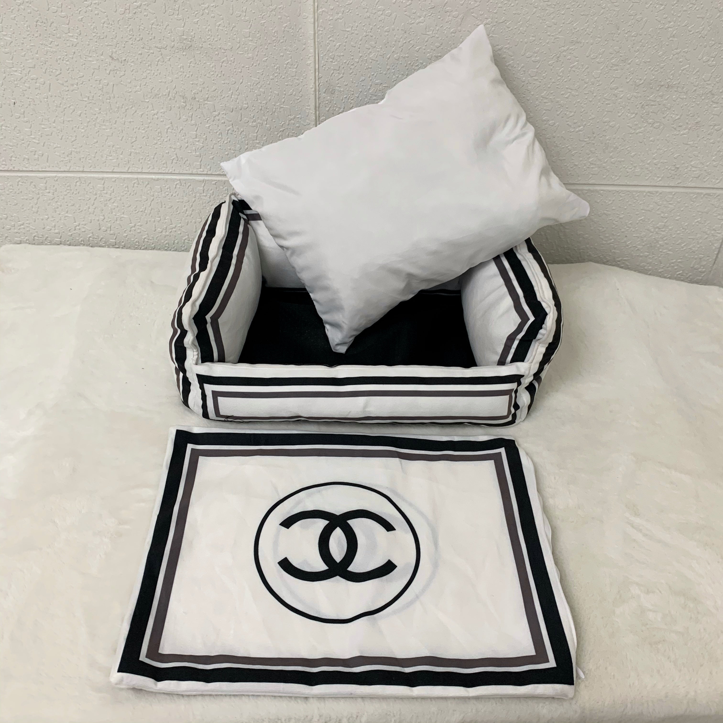 Designer Dog Bed Chanel - 2023 - Puppy Streetwear Shop